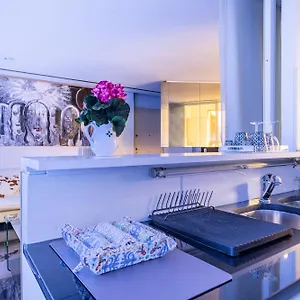 https://luxury-suite-2-min-dal-politeama.sicilyhotelsitaly.net